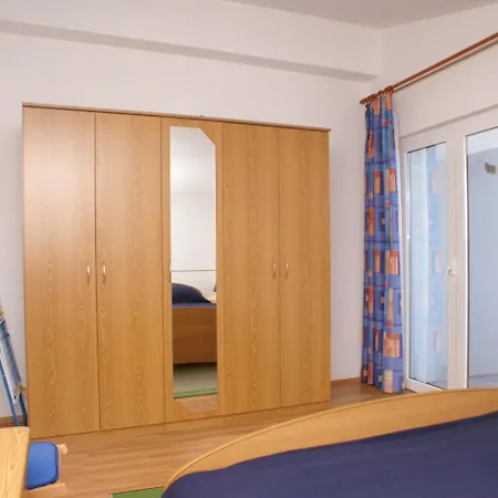Apartment Apartments By The Sea Tisno, Murter - 814