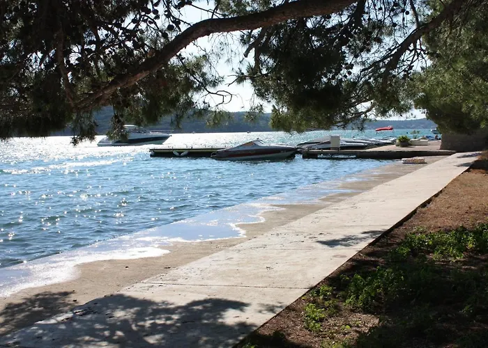 Apartment Apartments By The Sea Tisno, Murter - 814